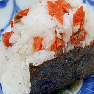 北海道☆　昔ながらの「塩引き鮭おにぎり」
